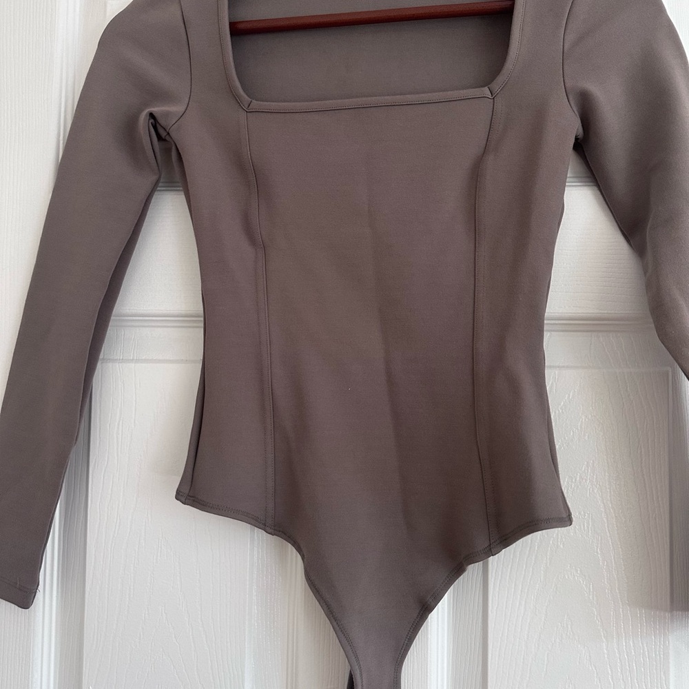 ✅ SOLD Abercrombie & Fitch Ava Long-Sleeve sculpt Cotton  Squareneck Bodysuit XS - Picture 3 of 5